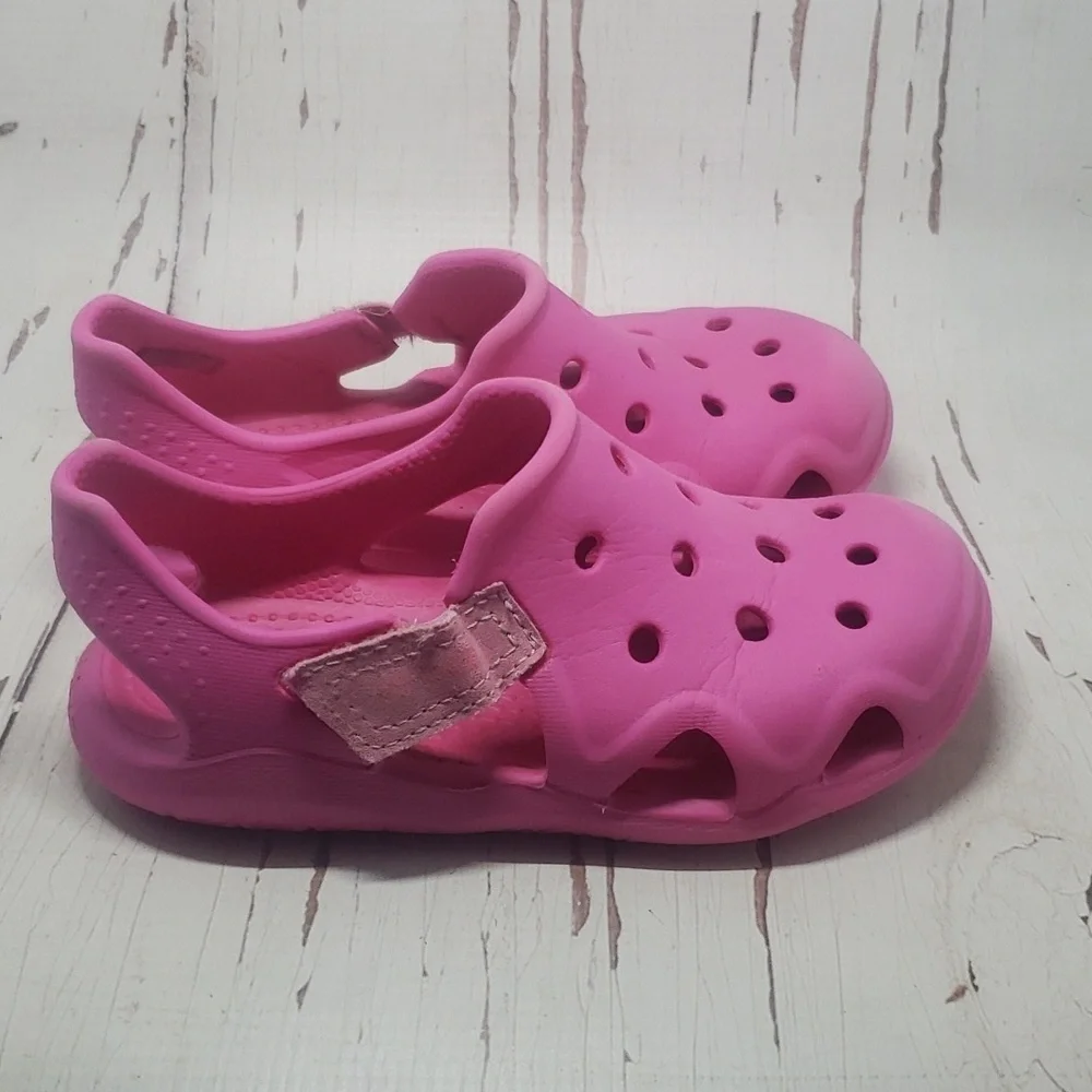 Crocs 11 pink youth sandals flats loafers